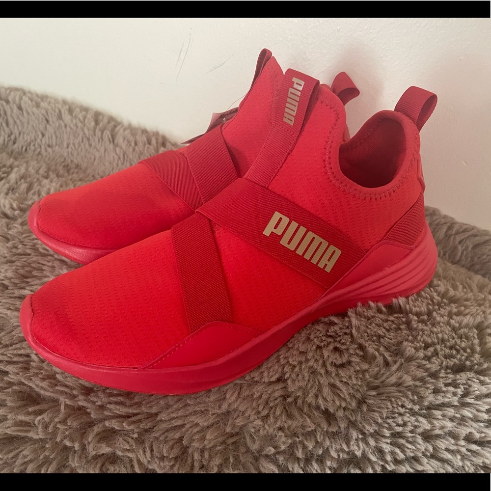 Brand New Pumas Sneakers…. Bought it for my daughter and now it’s too small